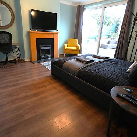 Detached Homestay - Super, King & Double Rooms - Leyland, Preston, Chorley, Lancashire Extérieur photo