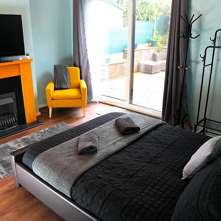 Detached Homestay - Super, King & Double Rooms - Leyland, Preston, Chorley, Lancashire Extérieur photo