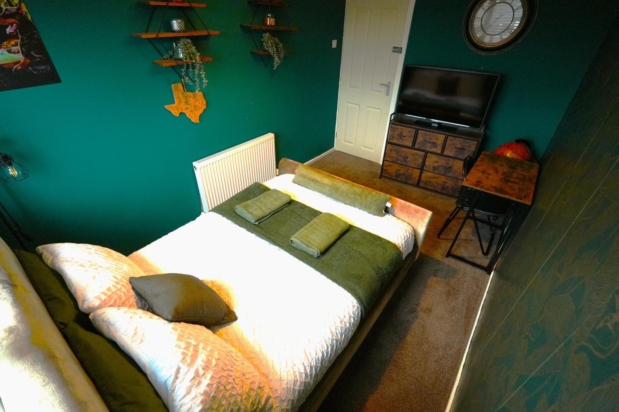 Detached Homestay - Super, King & Double Rooms - Leyland, Preston, Chorley, Lancashire Extérieur photo