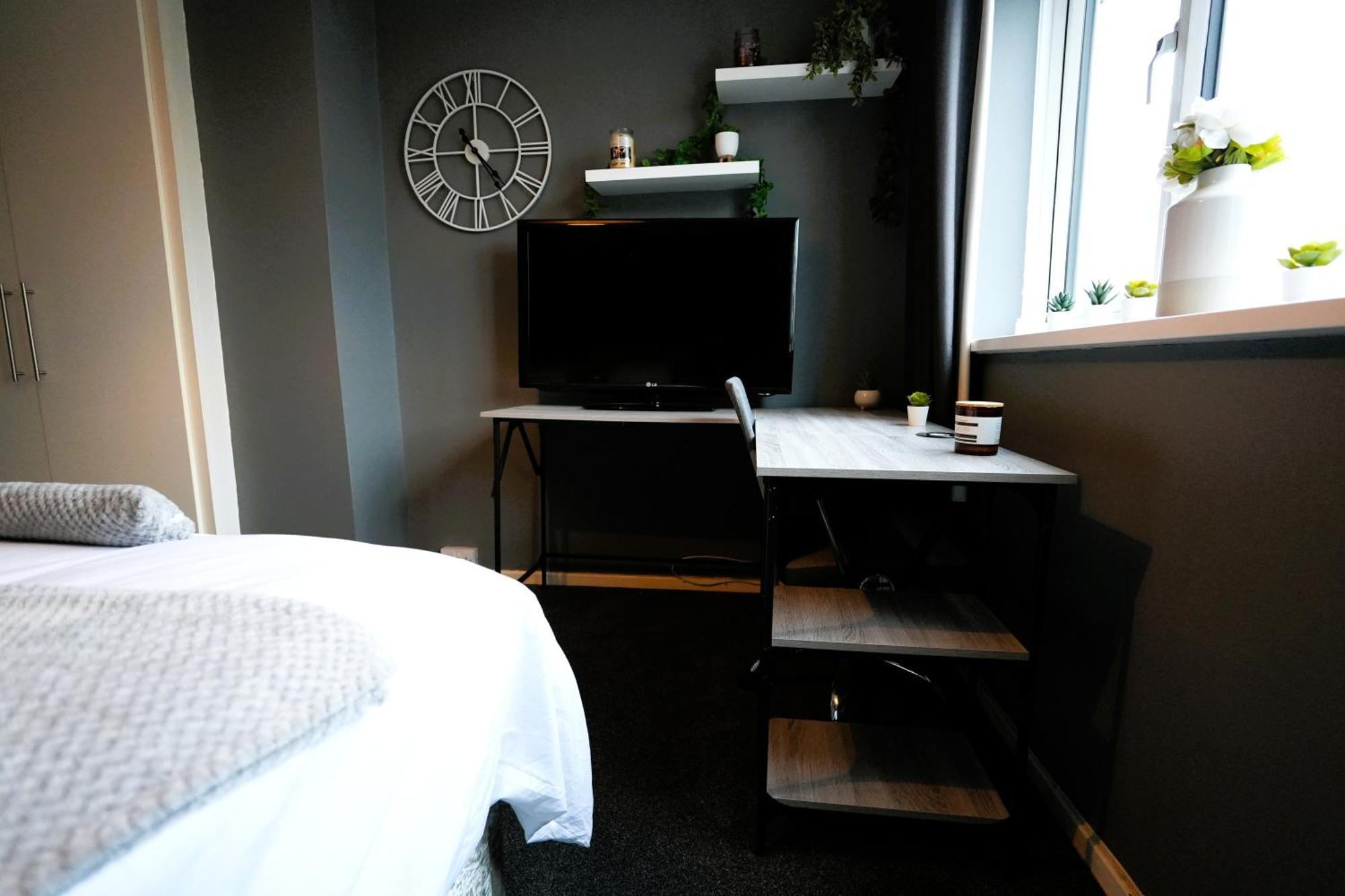 Detached Homestay - Super, King & Double Rooms - Leyland, Preston, Chorley, Lancashire Extérieur photo