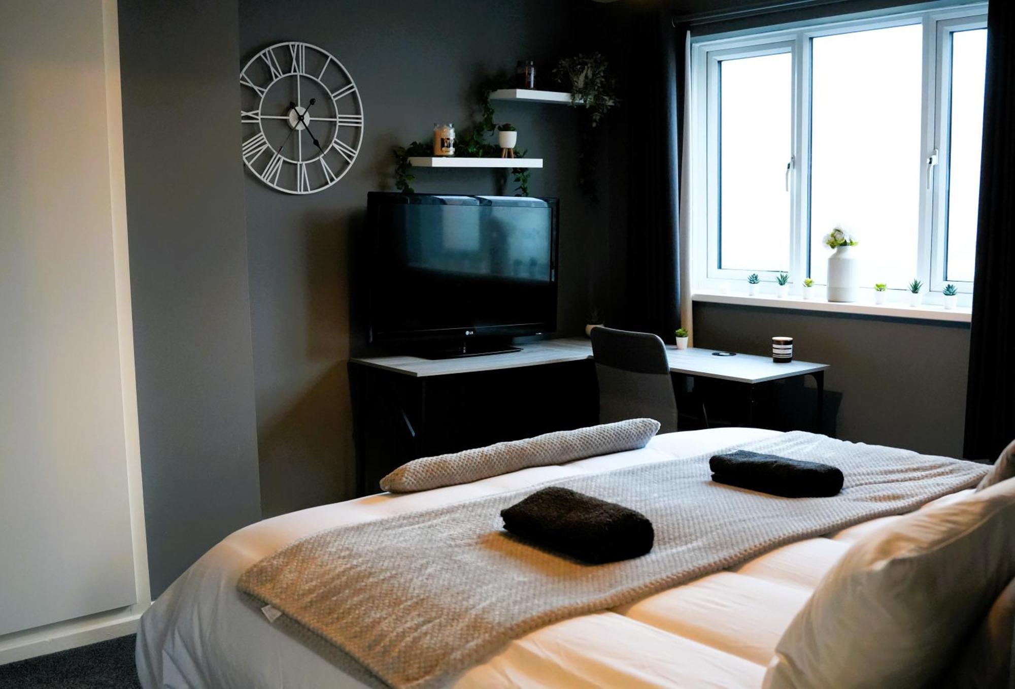 Detached Homestay - Super, King & Double Rooms - Leyland, Preston, Chorley, Lancashire Extérieur photo